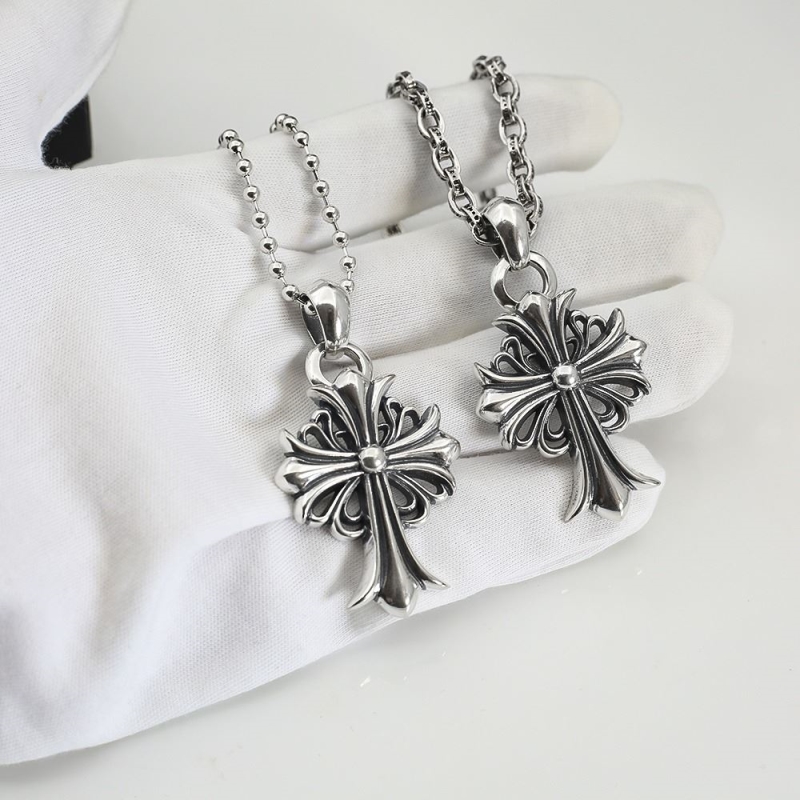 Ch**me He**ts necklaces
